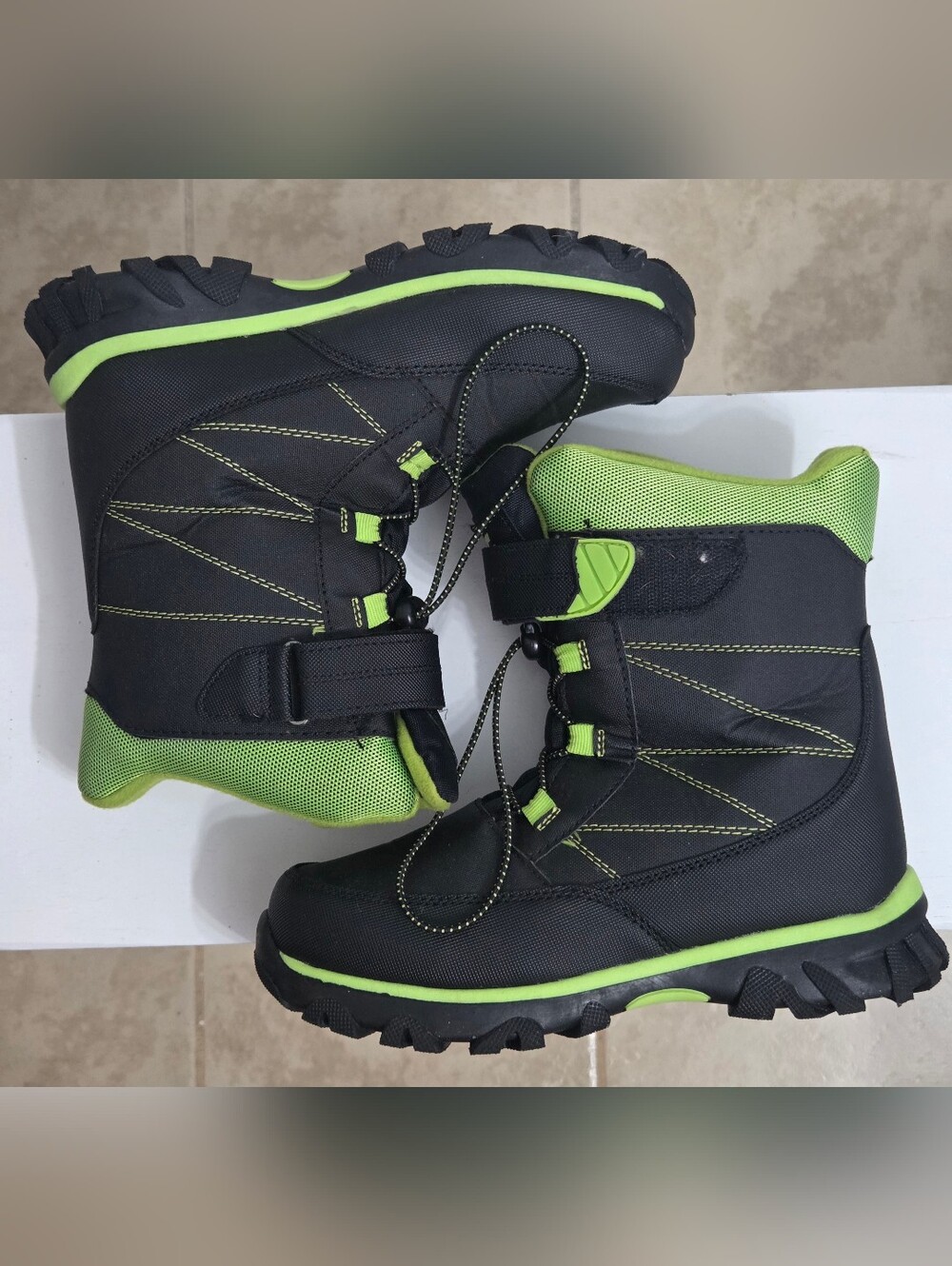 DSG Dicks Sporting Goods 3M Thinsulate Youth Menace Wintet Snow Boots Size 5
